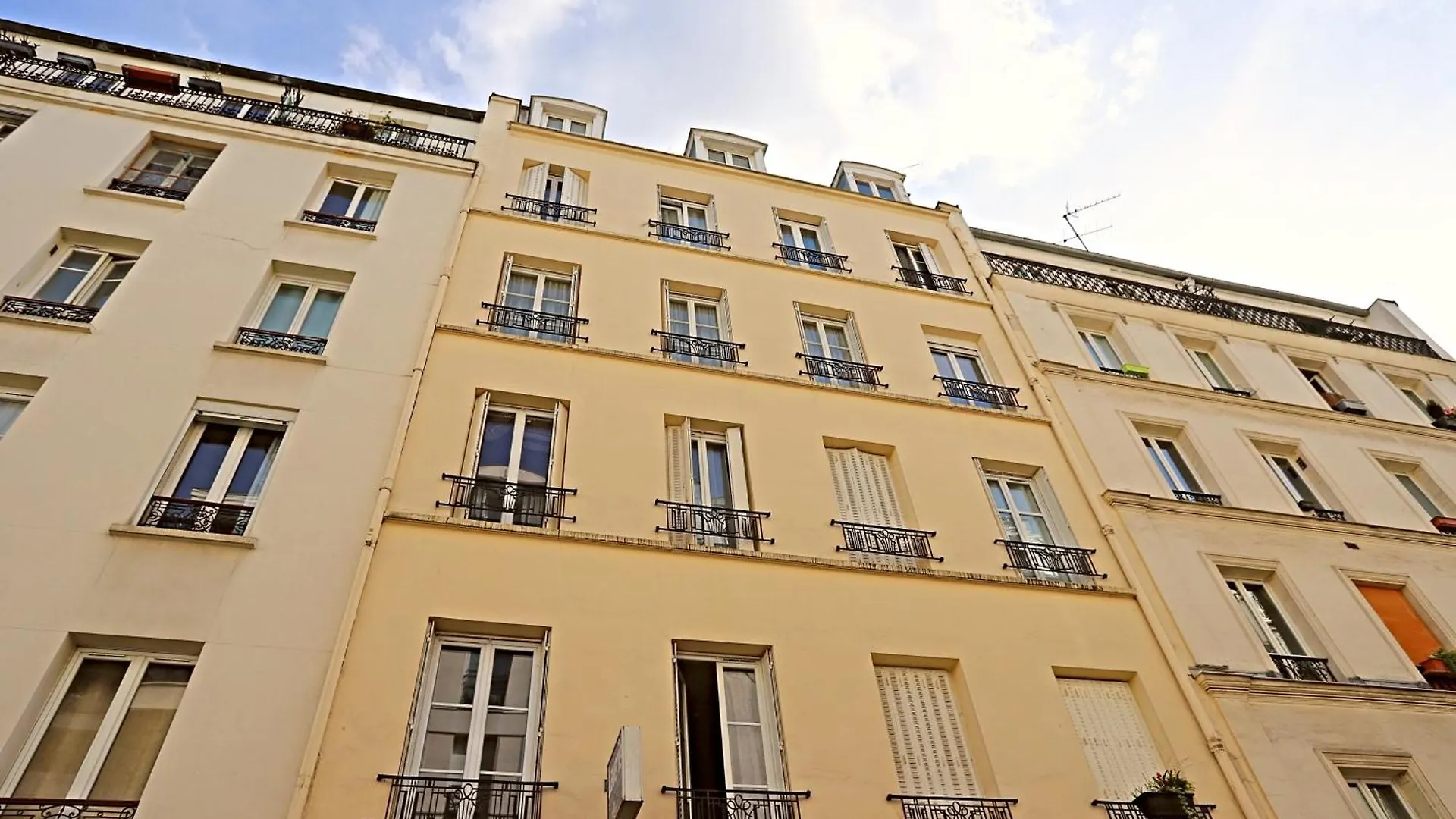 Apartment Beautiful 11st District Paris